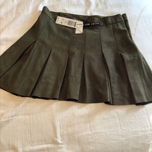 Noisy May pleated Mini Skirt Size Large Olive Green NWT